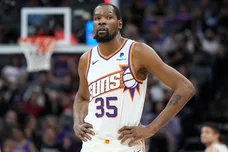 Phoenix Suns v Sacramento Kings