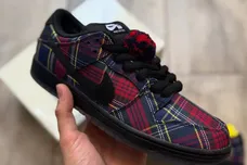 nike-sb-dunk-low-nardwuar-sneaker-news